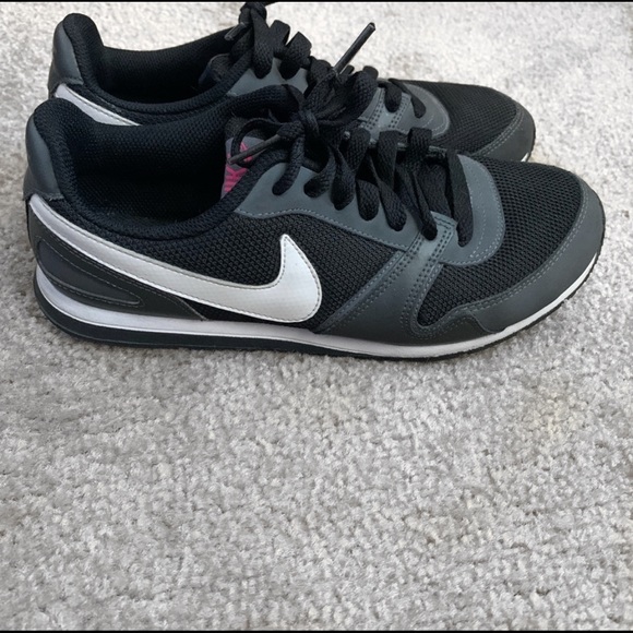 Nike Shoes - Nike Casual Sneakers Nike Shoes - Nike Casual Sneakers